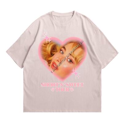 Sabrina Short N Sweet Tour Oversized Miniatura